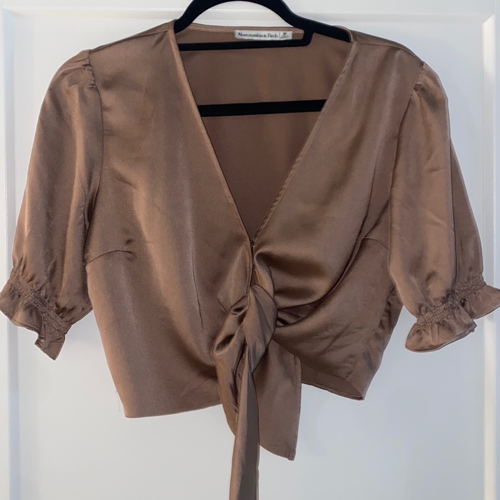 Abercrombie & Fitch satin cropped blouse size medium!